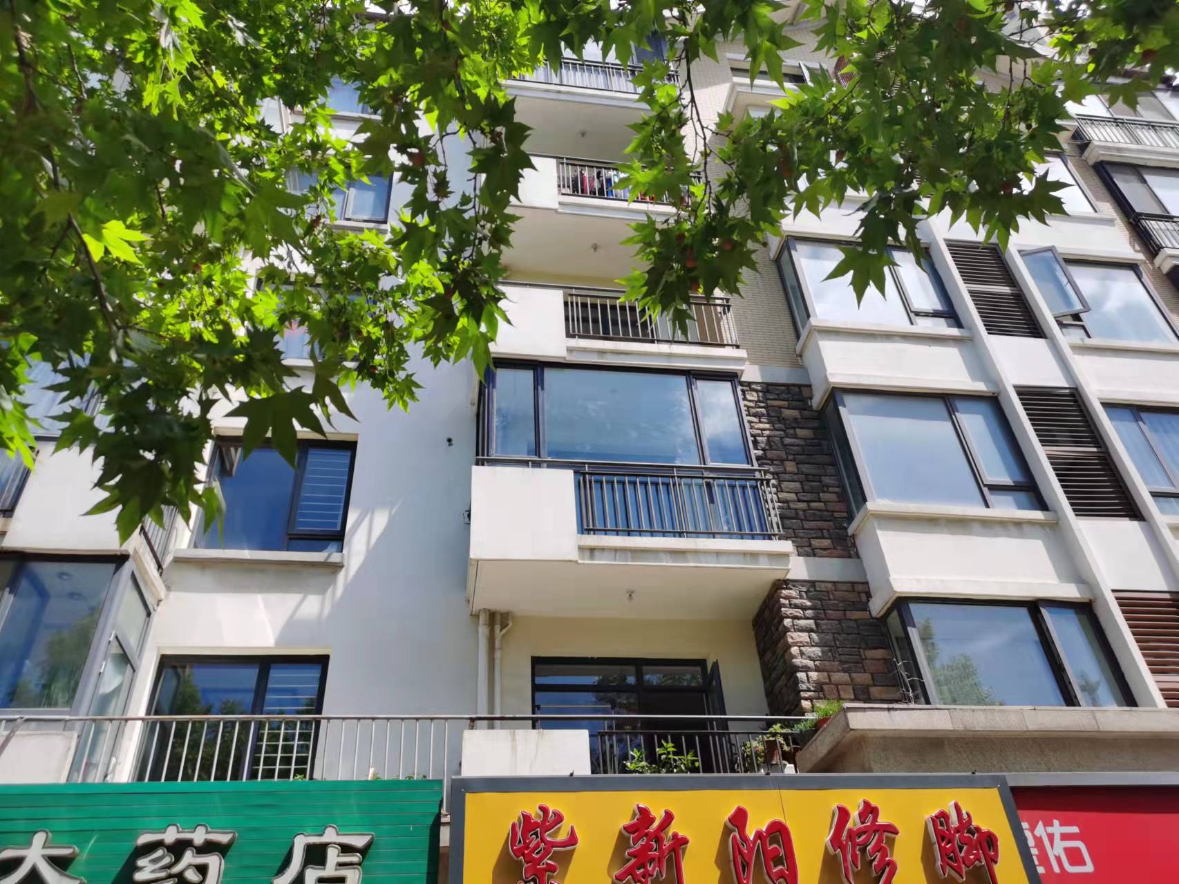 南向露臺(tái)封陽(yáng)臺(tái)，同材質(zhì)同色封閉